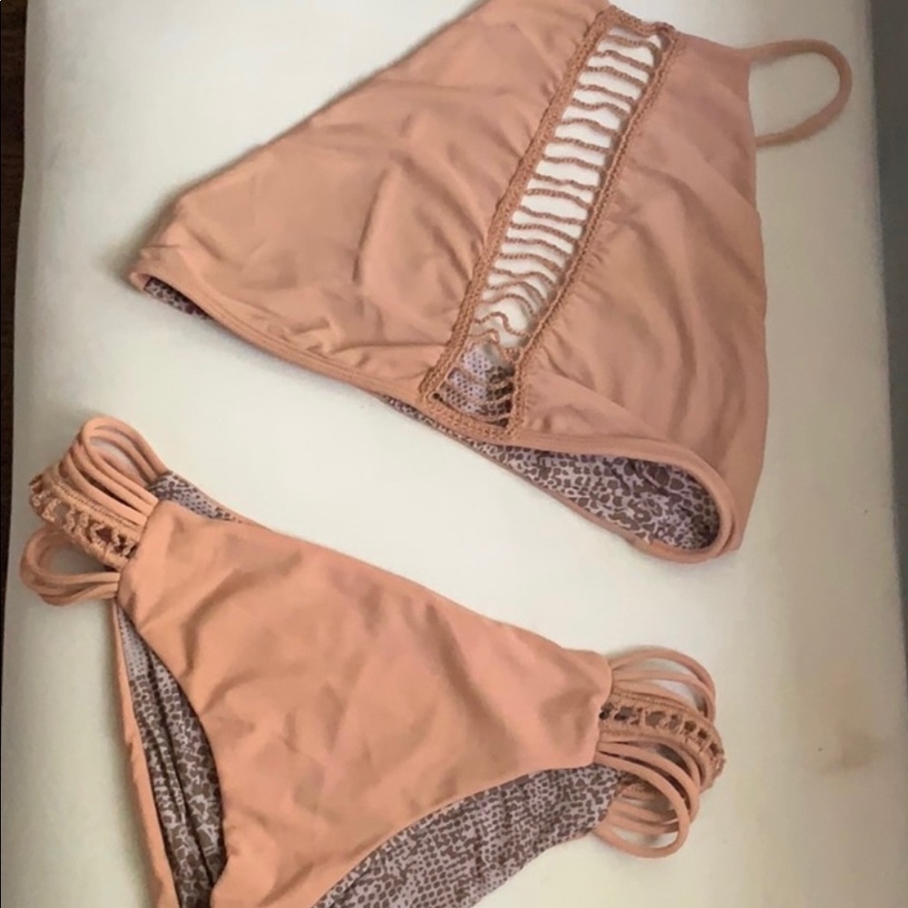 Acacia Malibu Top + Pikake Bottom in Topless